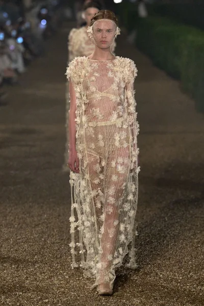 Look 70
